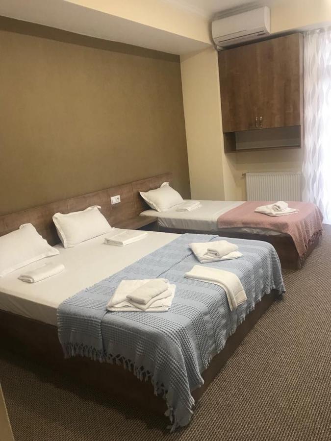 5 Rooms Near 300 Aragveli Metro Station Tbilisi Exterior foto